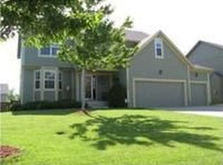 15350 S Seminole Dr, Olathe, KS 66062