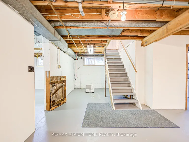 134 Fairglen Ave — Photo 30