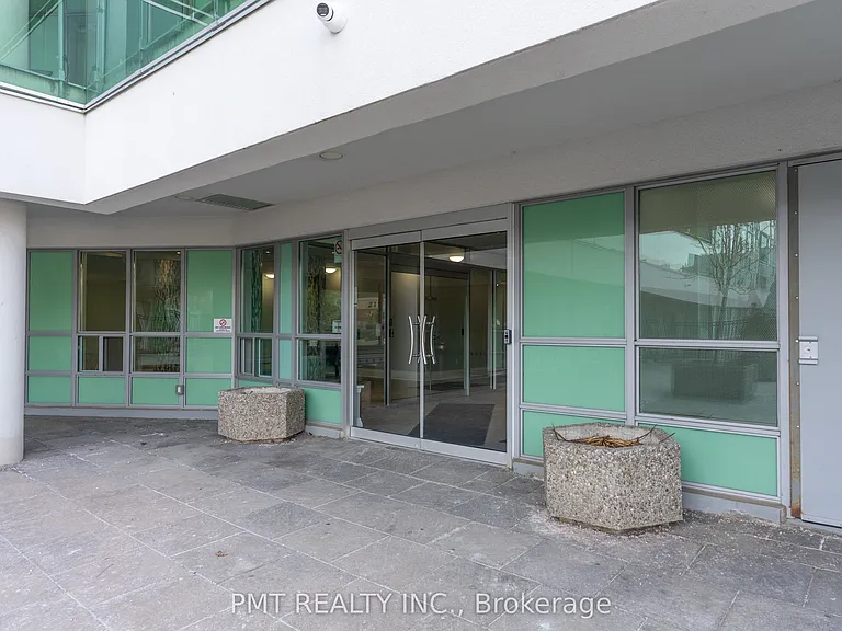 60 Fairfax Cres #111 — Photo 29