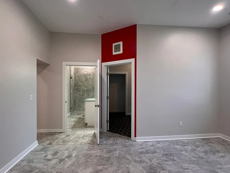 24 NW 6th St #100 — Photo 12