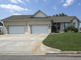 4041 N Lake Ridge Ct, Wichita, KS 67205