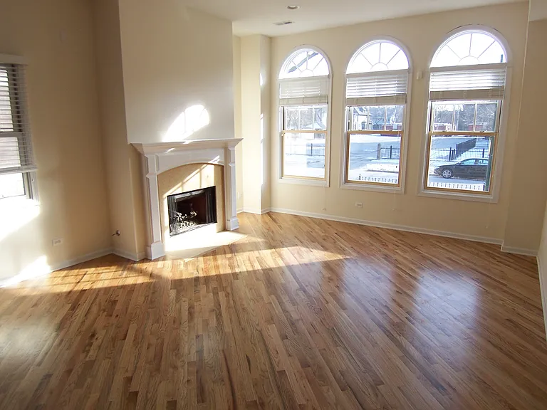 1528 W Greenleaf Ave #1 — Photo 2