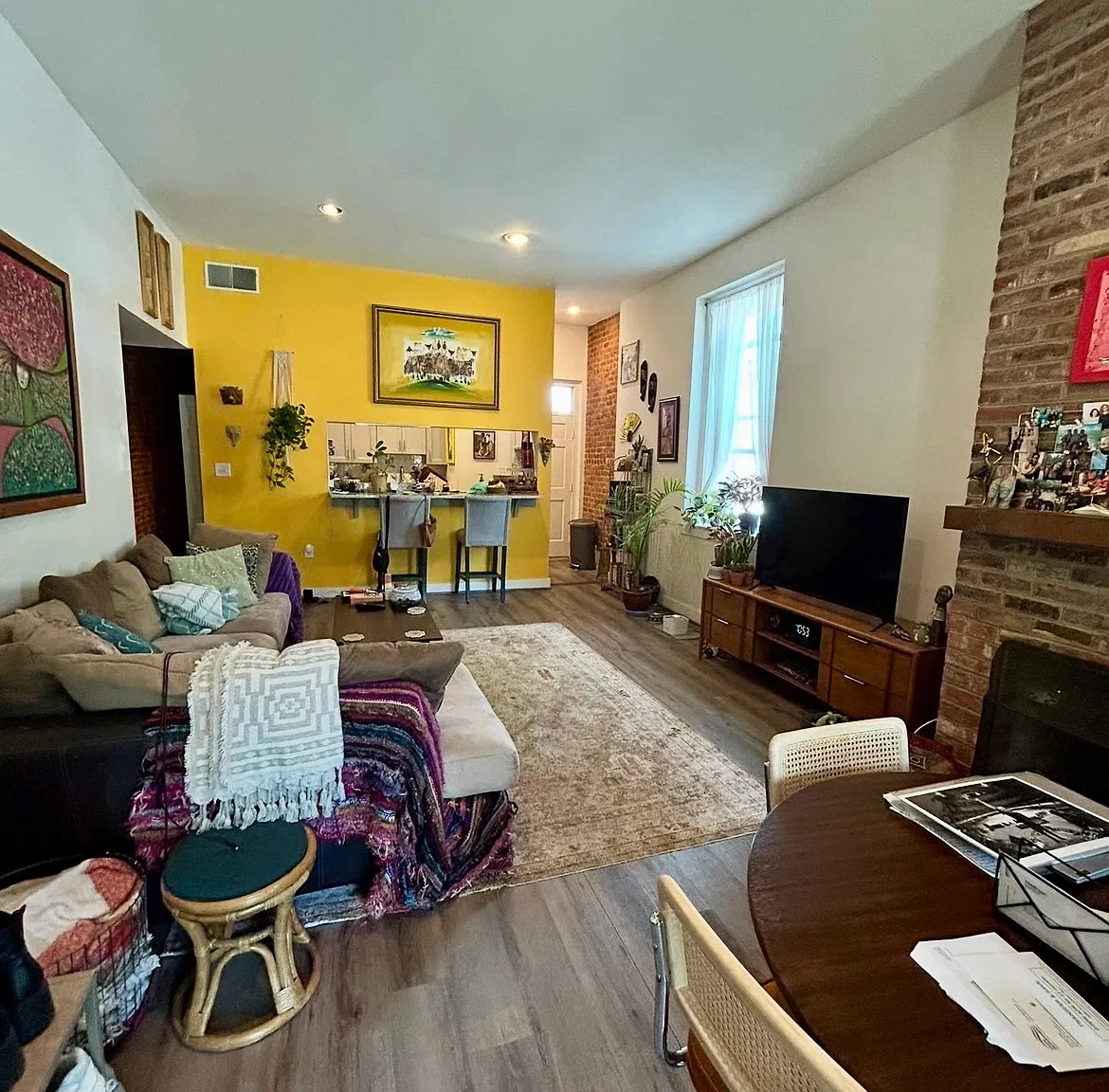 2 bed, 1200 sqft, $2,300 — Photo 2