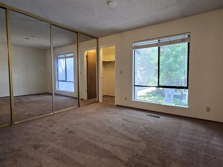 6125 Thornton Ave #E — Photo 12