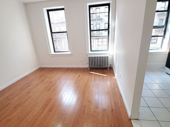 5th image of 3043 34th St APT 3