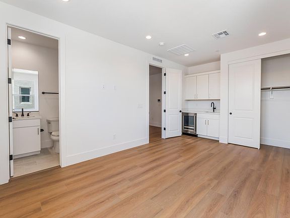 Convenient multi-gen suite on the first floor