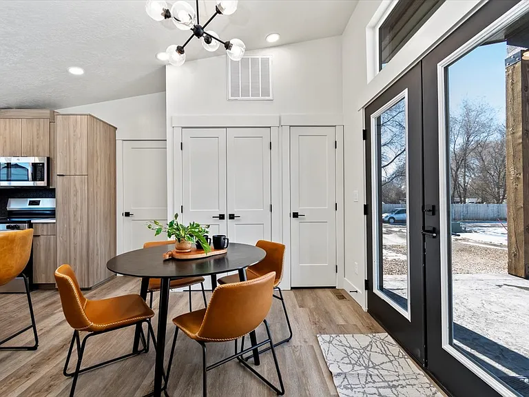 362 W London St — Photo 29