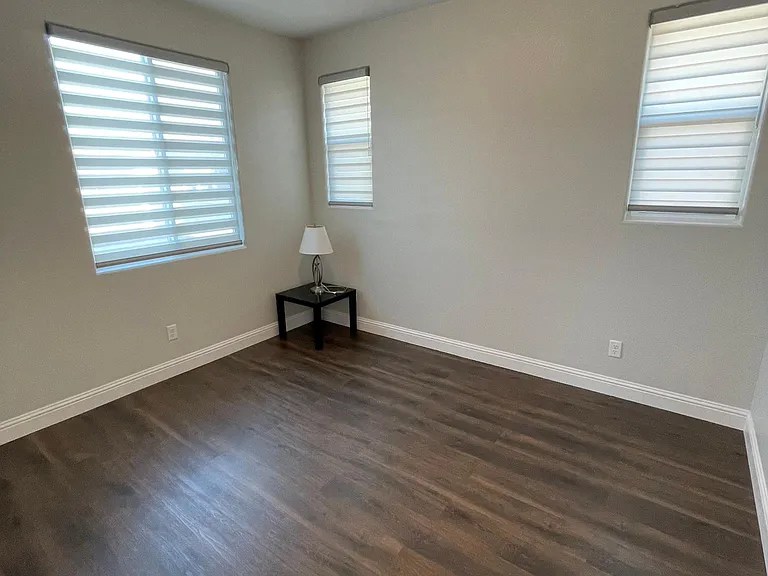 313 E Bella Serata Ave — Photo 8