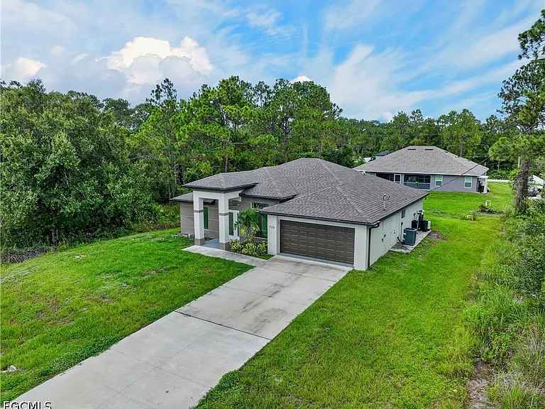 738 Sunrise Blvd — Photo 2