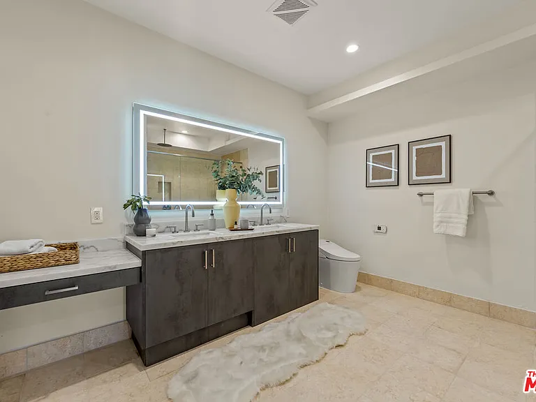 1825 Pandora Ave #Penthouse 402 — Photo 17