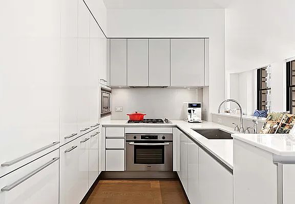 3rd image of 25 Broad St Penthouse 1I