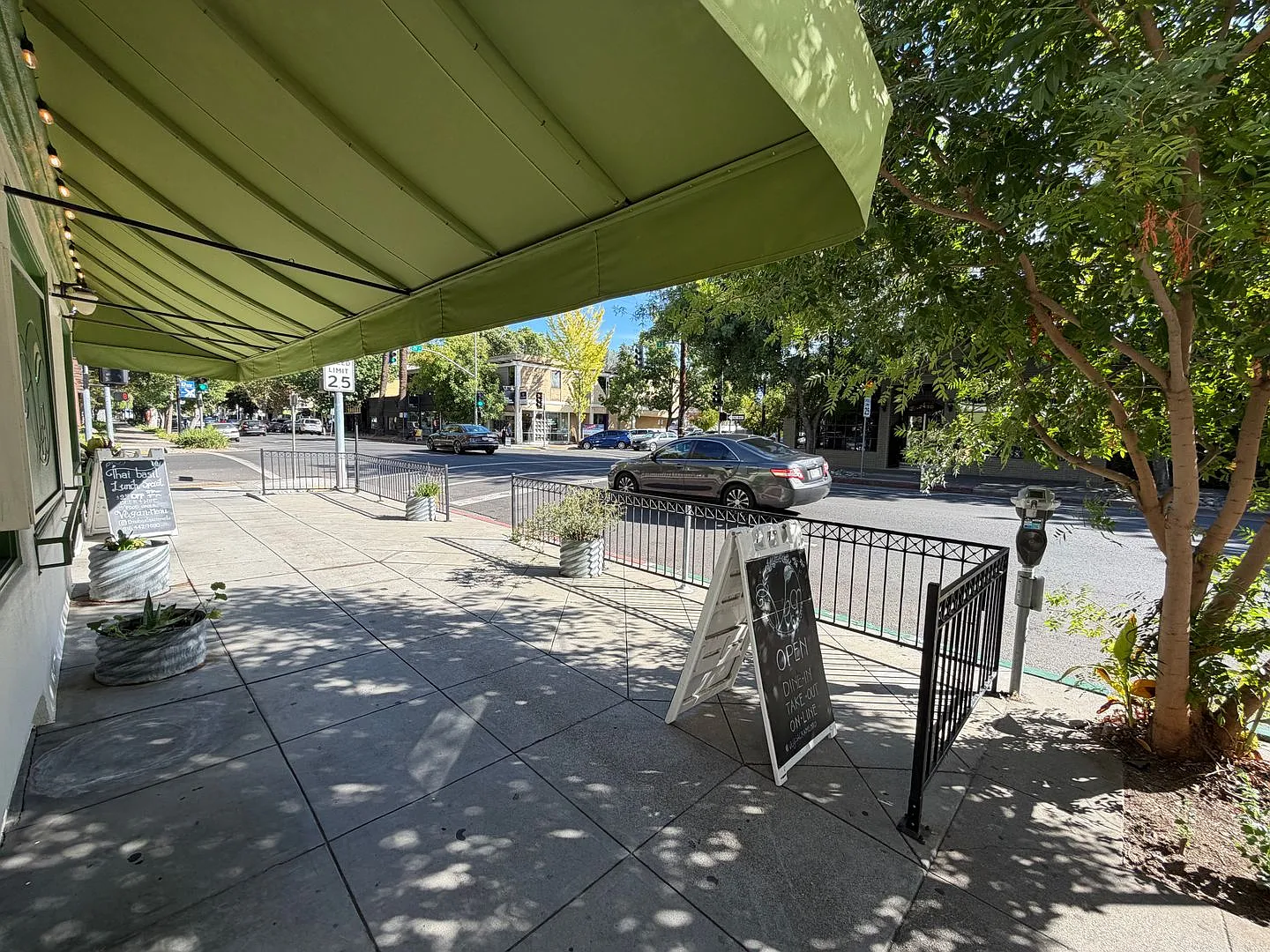 Modern Spacious and Bright 1 Bedroom, 1 Bathroom J street Downtown Sacramento - Immediate Move-in! — Photo 2