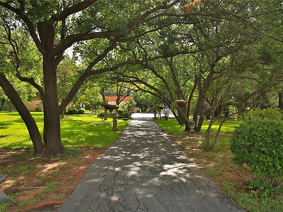 3rd image of 2001 Oldham Ln