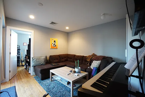 Rented by Rennit Inc. | media 17