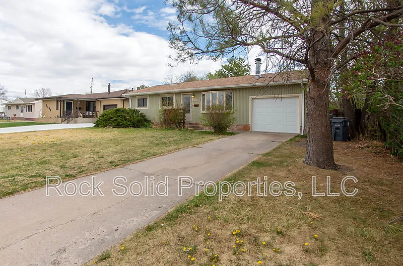 3 bed, 1.0 bath, 1850 sqft, $1,850 — Photo 1