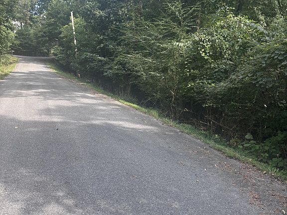5th image of 21-22 Log Cabin Rd