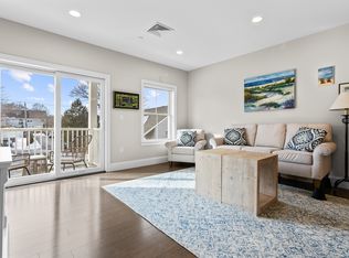 441 Essex St UNIT 202, Swampscott, MA 01907