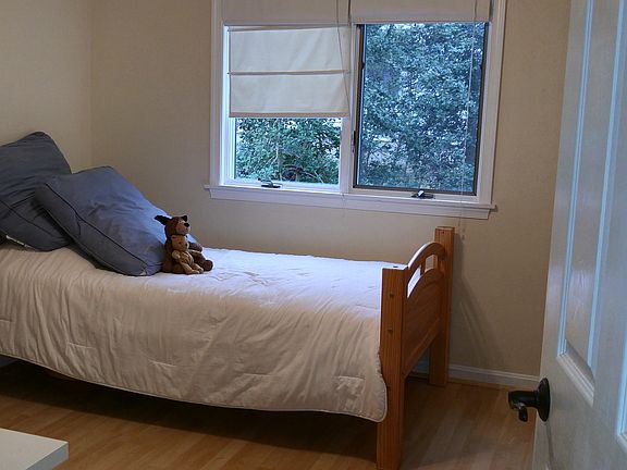 3rd Bed w/walk-in closet
