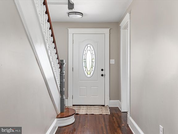 3rd image of 232 Crawford St