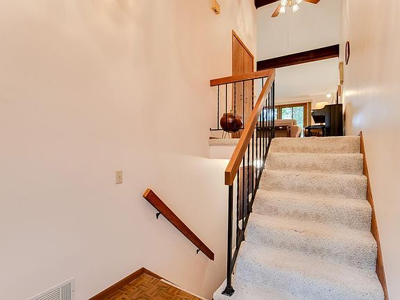 3rd image of 5525 Hyland Courts Dr