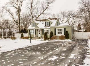 612 Meadow Dr, Glenview, IL 60025