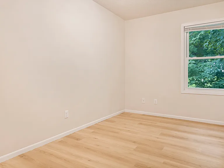 540 Lewis St #E — Photo 11