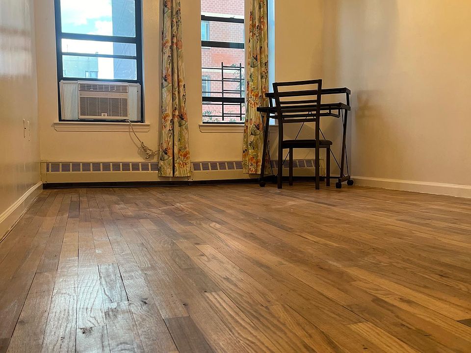 Room, with computer desk