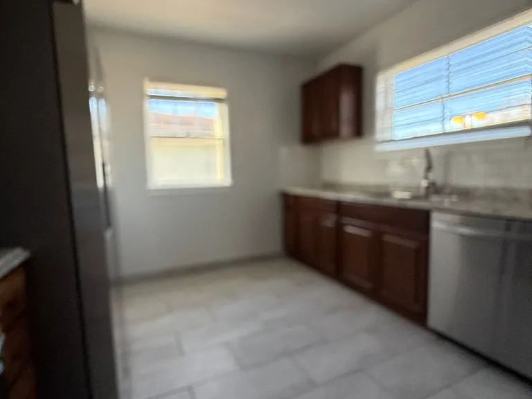 605 E Prospect Rd — Photo 7