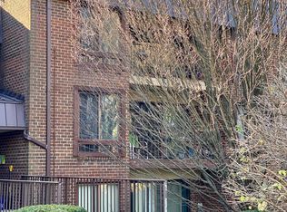 132 Roberts Ln APT 201, Alexandria, VA 22314