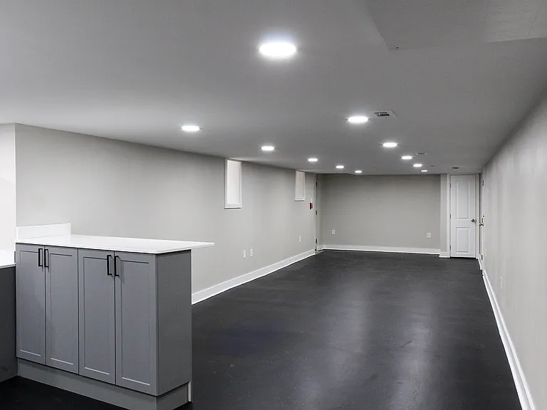 Campus Apartments — Photo 24