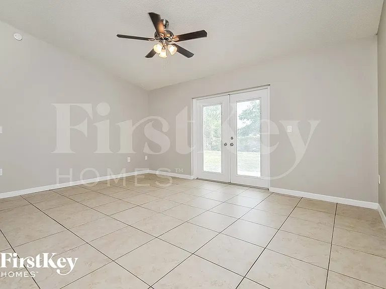 6511 Fox Crest Ln — Photo 2