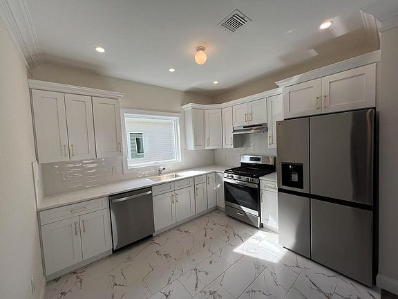 4th image of 119 Mason Blvd #1