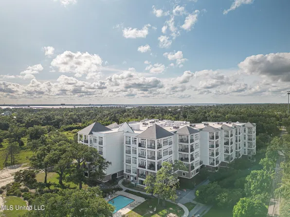 1100 W Beach Blvd APT 403, Pass Christian, MS 39571
