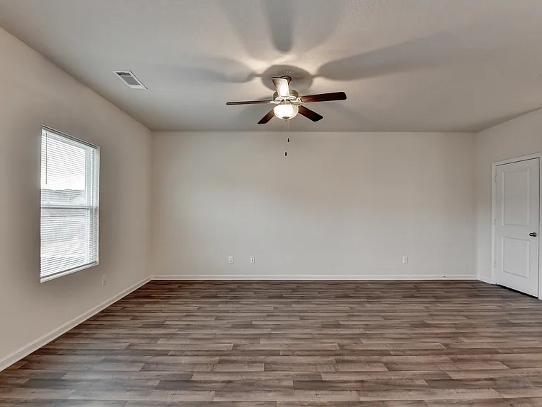 811 Independence Ave — Photo 28