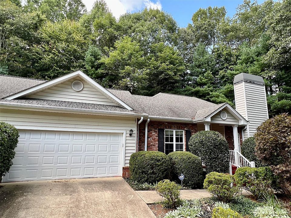 1st image of 625 Carriage Commons Dr