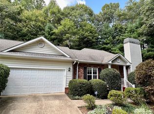 625 Carriage Commons Dr, Hendersonville, NC 28791