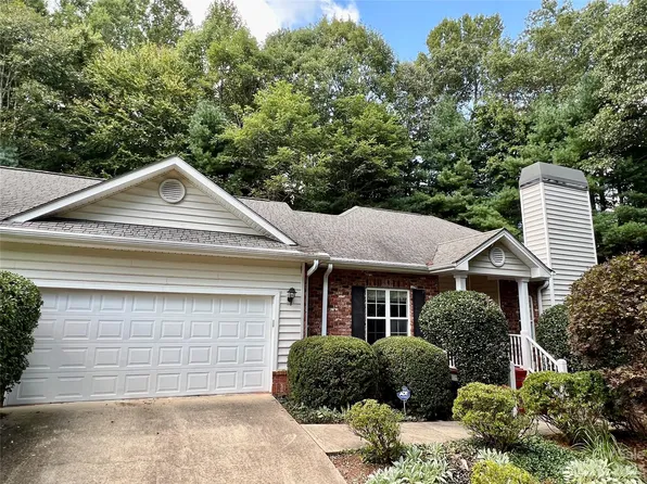 625 Carriage Commons Dr, Hendersonville, NC 28791