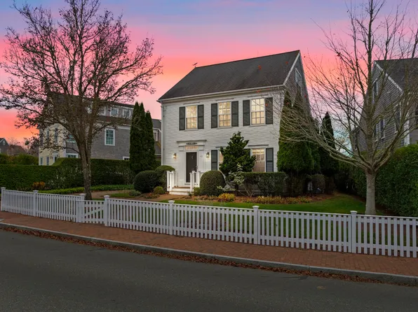 40 Goldfinch Dr, Nantucket, MA 02554