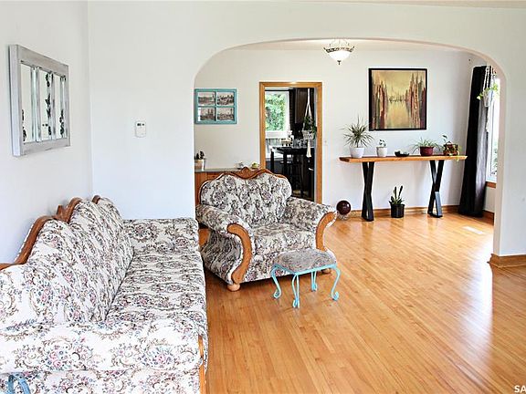 2nd image of 441 25th St E