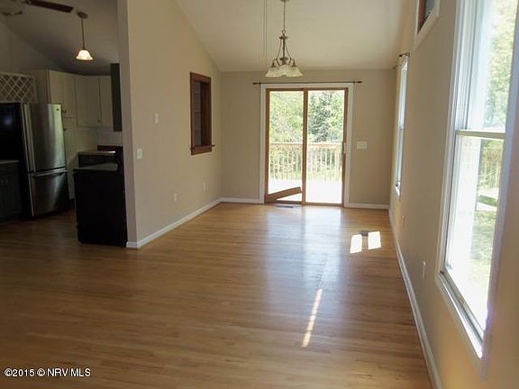 5th image of 830 E Main St