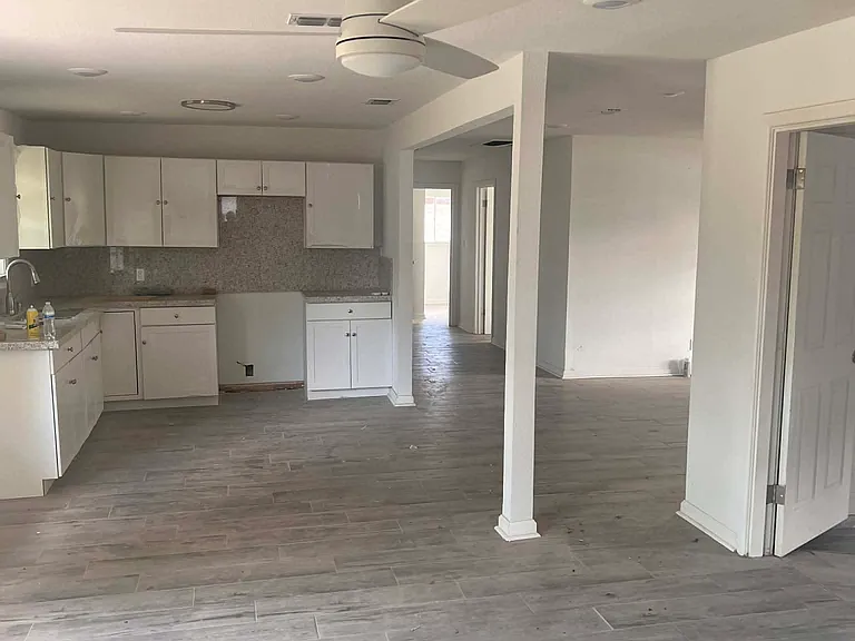 2407 E Washington Ave — Photo 7