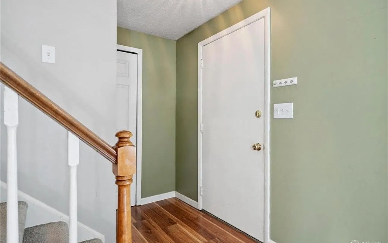 4 bed, 1998 sqft, $2,500 — Photo 1