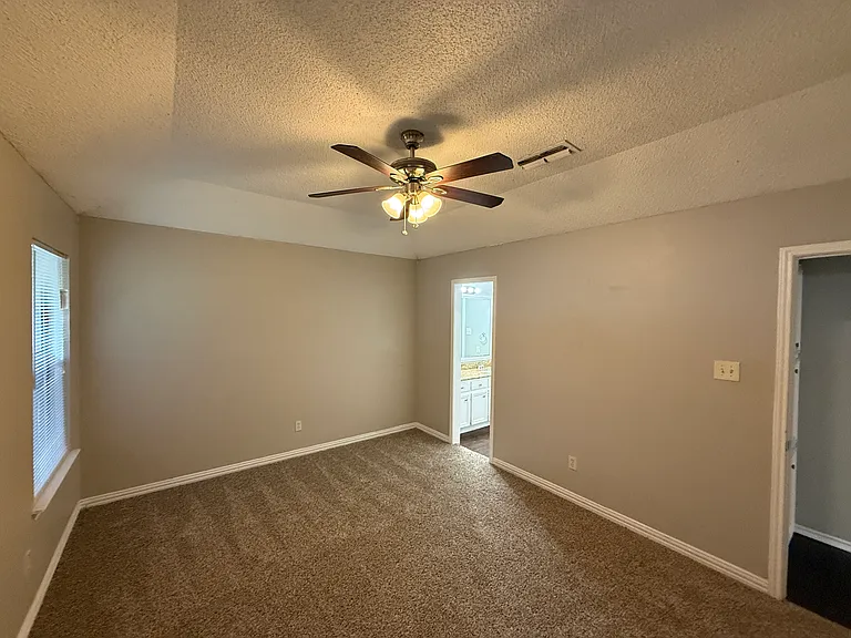 221 Arnold St — Photo 16