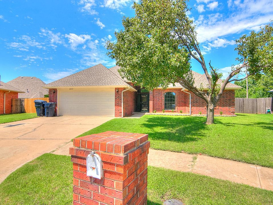 1st image of 18517 Chestnut Oak Dr