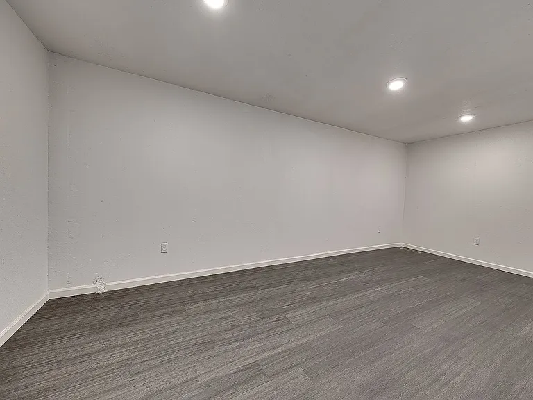 5924 W Hefner Rd — Photo 6