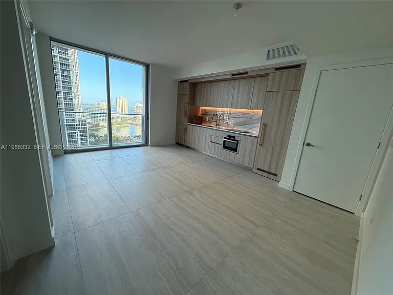 77 SE 5th St #2015 — Photo 10