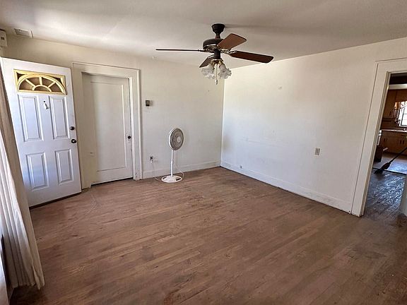 5th image of 421 W Van Buren Ave