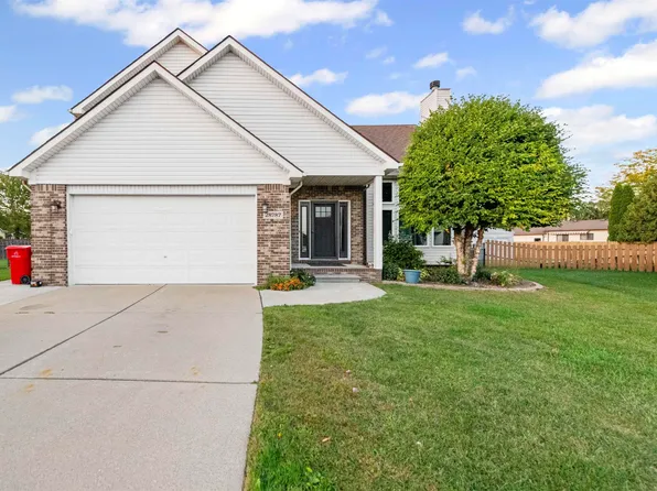 28787 Yorkshire Dr, Chesterfield, MI 48047