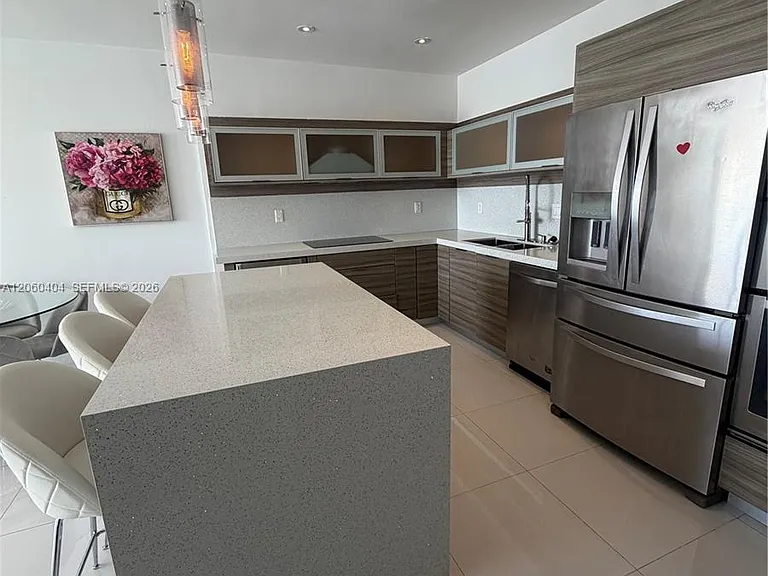 19390 Collins Ave #6 — Photo 3