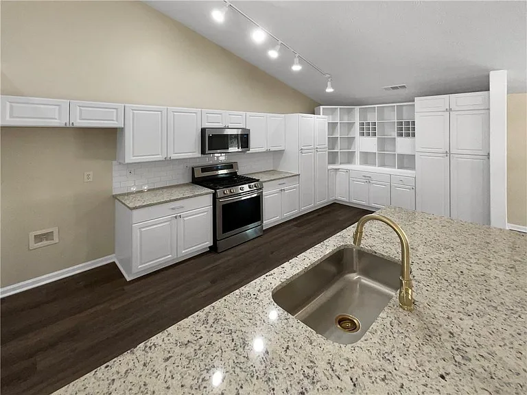 40 Whitney Trce — Photo 3
